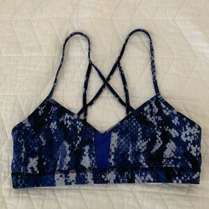 Alo sports bra blue black fits like a size 6 Lululemon sports bra